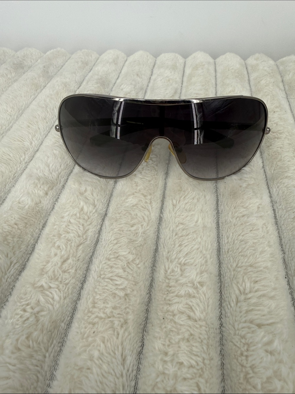 Vintage Y2K Guess Women Sunglasses
